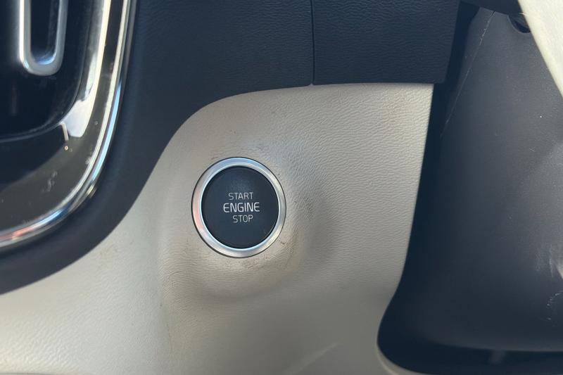 Used Volvo XC40 2020 for sale - 77834315: Photo 33