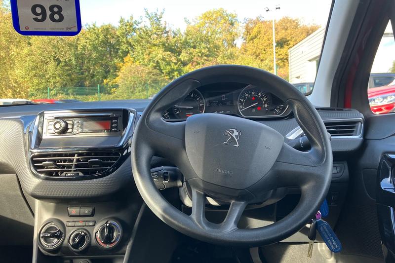 Used Peugeot 208 2016 for sale - 76344461: Photo 12