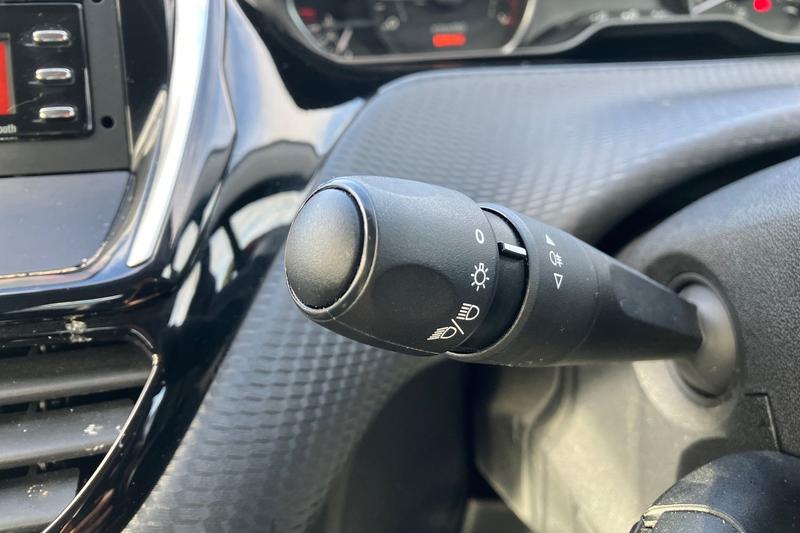 Used Peugeot 208 2016 for sale - 76344461: Photo 14