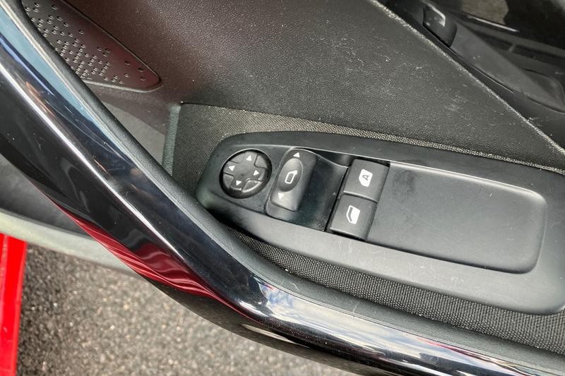 Used Peugeot 208 2016 for sale - 76344461: Photo 16