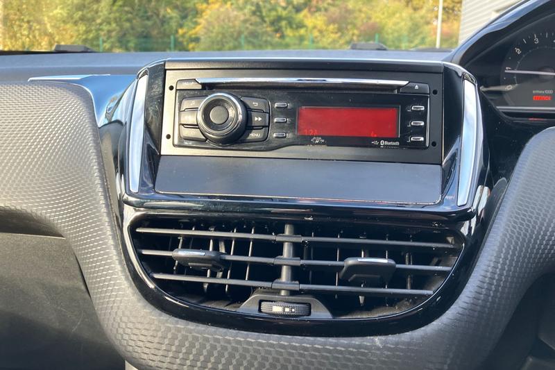 Used Peugeot 208 2016 for sale - 76344461: Photo 28