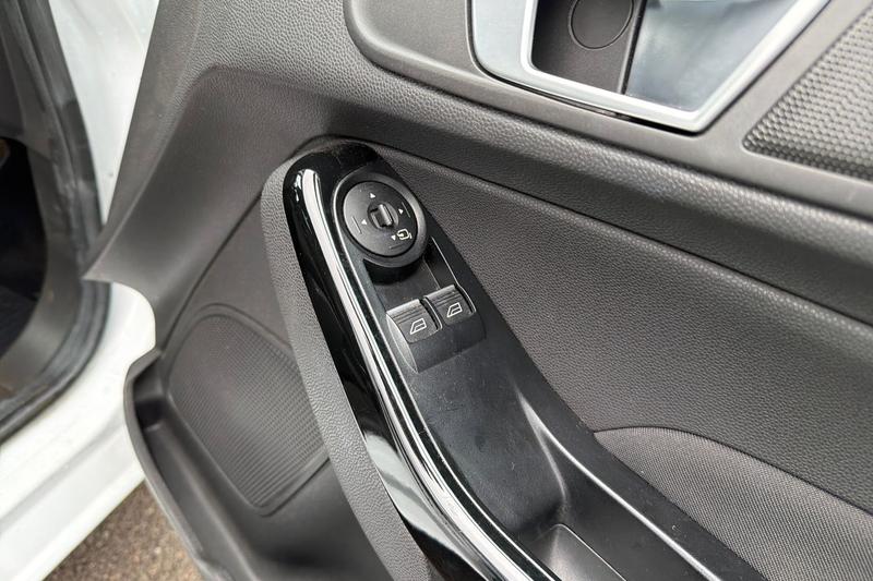 Used Ford Fiesta 2016 for sale - 78001092: Photo 16