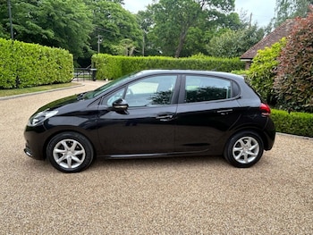 Used Peugeot 208 2016 for sale - 75947393: Photo