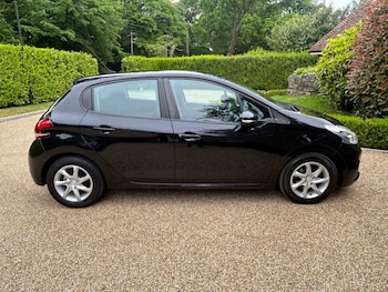 Used Peugeot 208 2016 for sale - 75947393: Photo