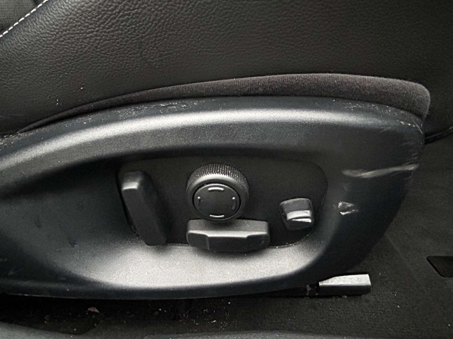 Used Jaguar XE 2015 for sale - 77271554: Photo 15