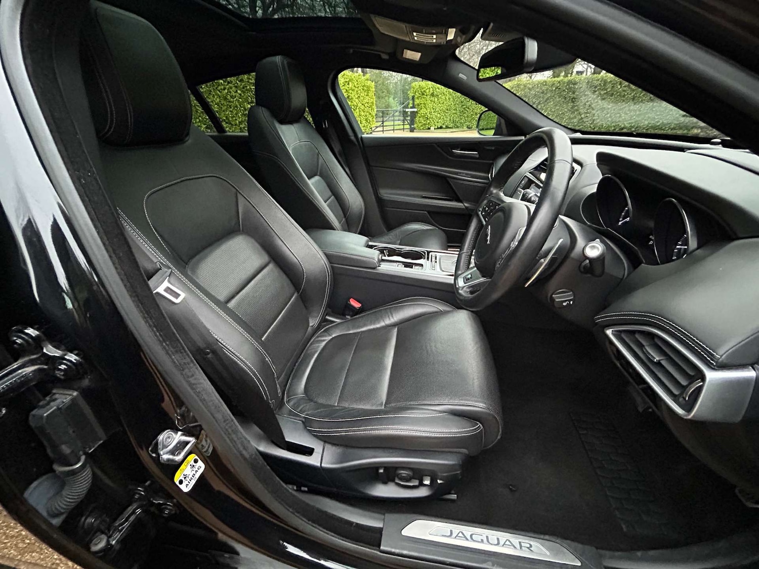 Used Jaguar XE 2015 for sale - 77271554: Photo 21