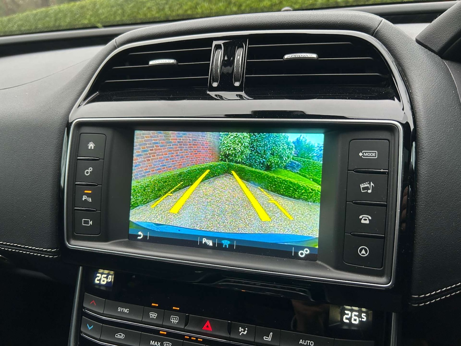 Used Jaguar XE 2015 for sale - 77271554: Photo 24