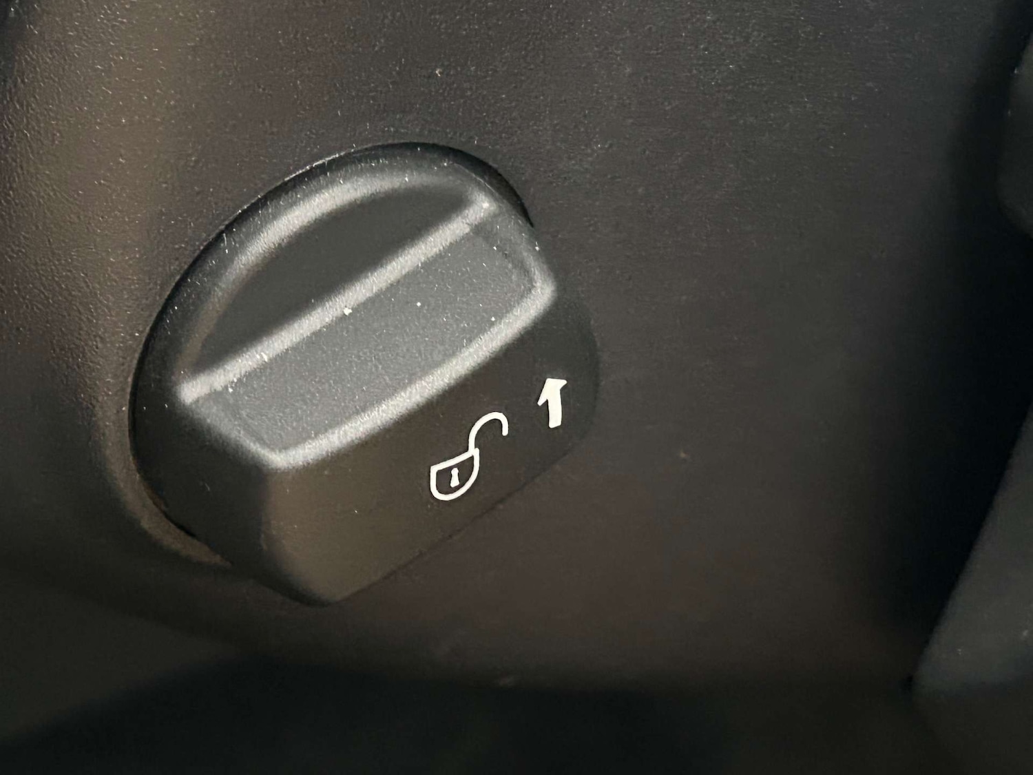 Used Jaguar XE 2015 for sale - 77271554: Photo 27