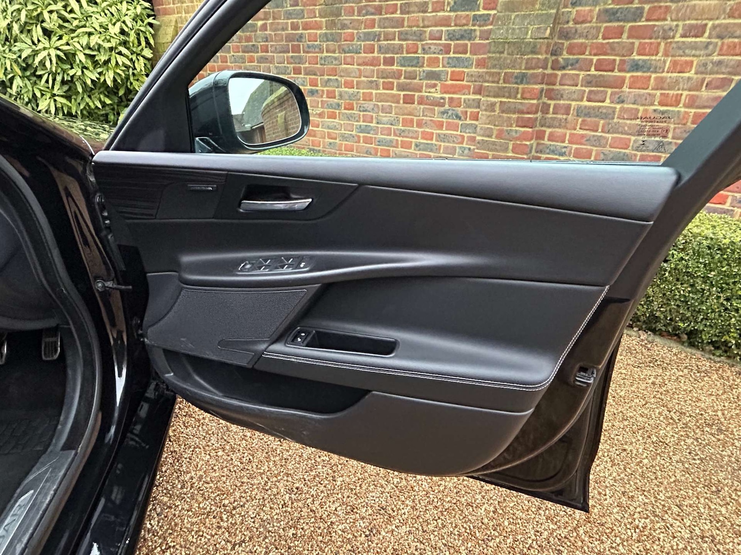 Used Jaguar XE 2015 for sale - 77271554: Photo 28