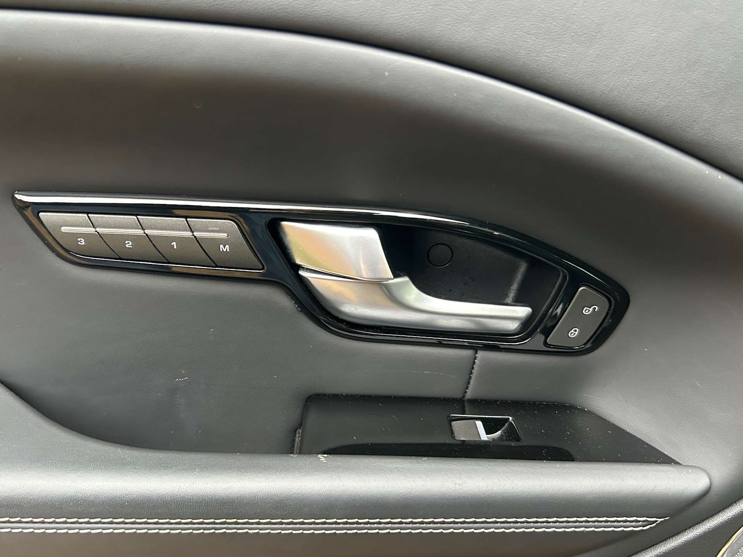 Used Land Rover Range Rover Evoque 2018 for sale - 77086232: Photo 25