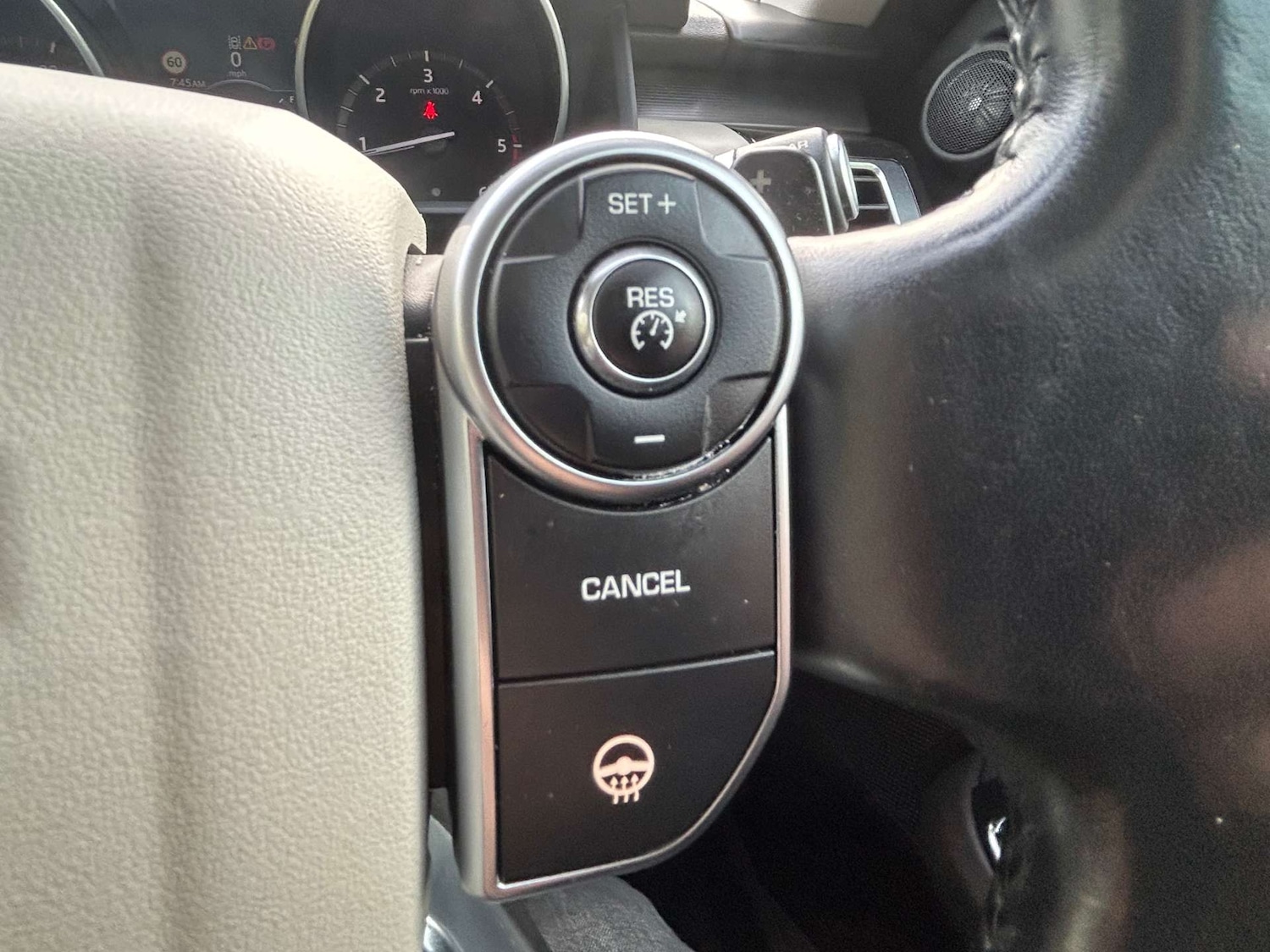 Used Land Rover Discovery 2017 for sale - 77667934: Photo 48