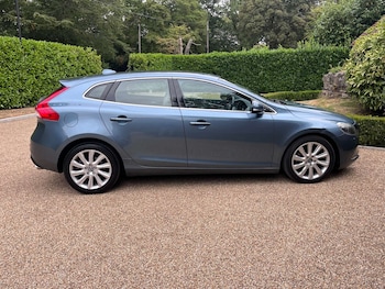 Used Volvo V40 2014 for sale - 79272095: Photo