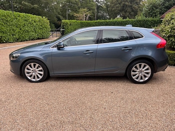 Used Volvo V40 2014 for sale - 79272095: Photo