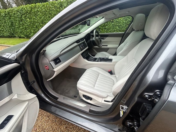 Used Jaguar XF 2017 for sale - 76202866: Photo 15