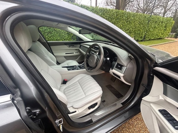 Used Jaguar XF 2017 for sale - 76202866: Photo 16