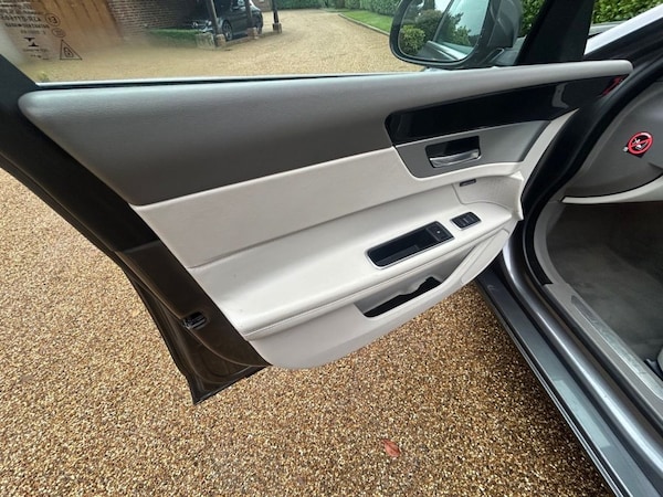 Used Jaguar XF 2017 for sale - 76202866: Photo 17