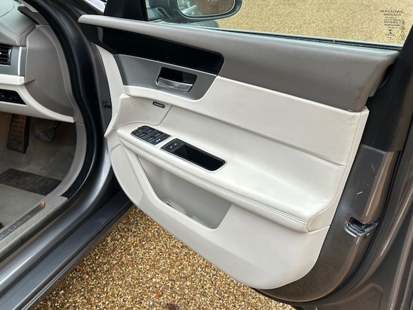 Used Jaguar XF 2017 for sale - 76202866: Photo 18