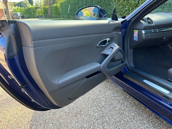 Used Porsche 718 Cayman 2019 for sale - 74281647: Photo 32