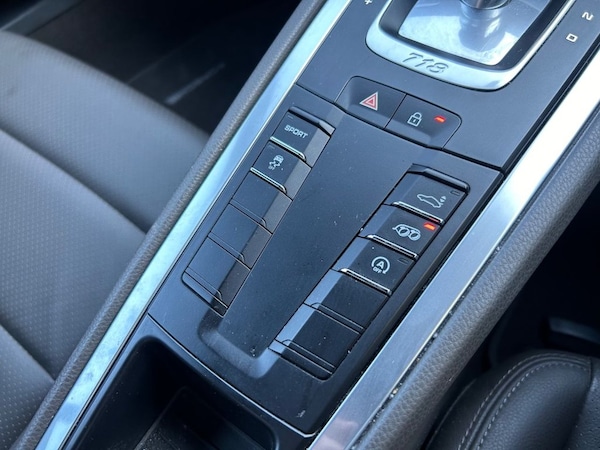 Used Porsche 718 Cayman 2019 for sale - 74281647: Photo 41
