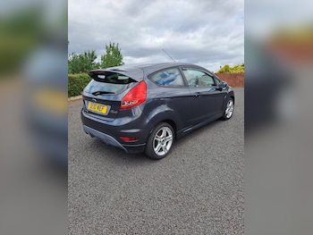 Used Ford Fiesta 2010 for sale - 76032861: Photo