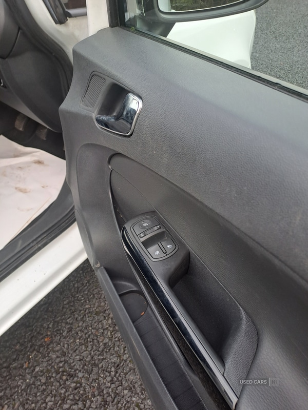 Used Vauxhall Corsa 2012 for sale - 77084630: Photo 5