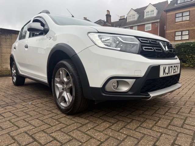 Used Dacia Sandero Stepway 2017 for sale - 76505261: Photo 2