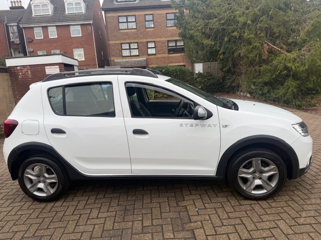 Used Dacia Sandero Stepway 2017 for sale - 76505261: Photo 4
