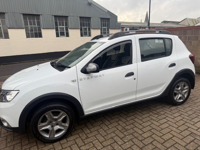 Used Dacia Sandero Stepway 2017 for sale - 76505261: Photo 6