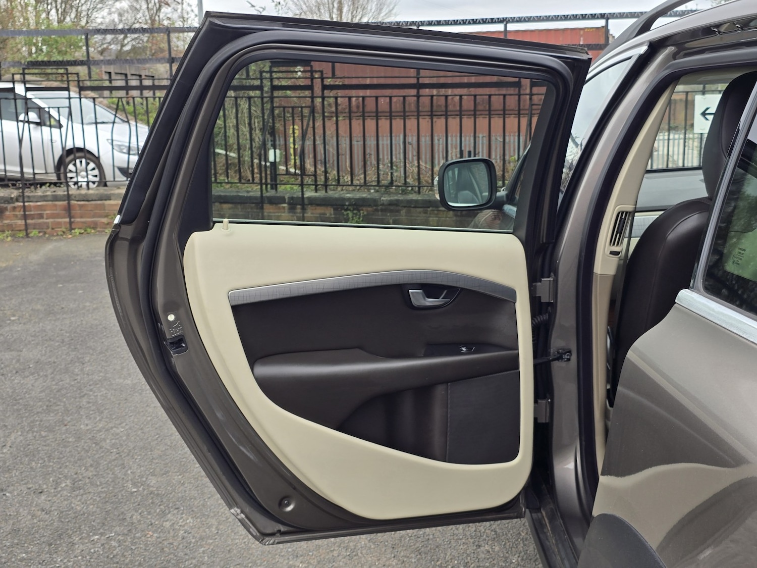 Used Volvo XC70 2009 for sale - 78070465: Photo 30