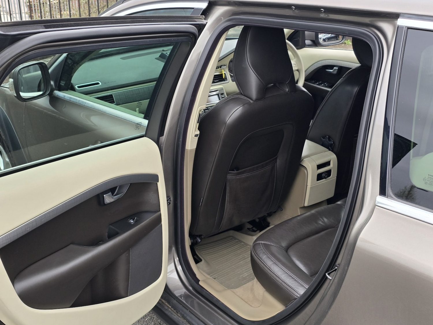 Used Volvo XC70 2009 for sale - 78070465: Photo 31