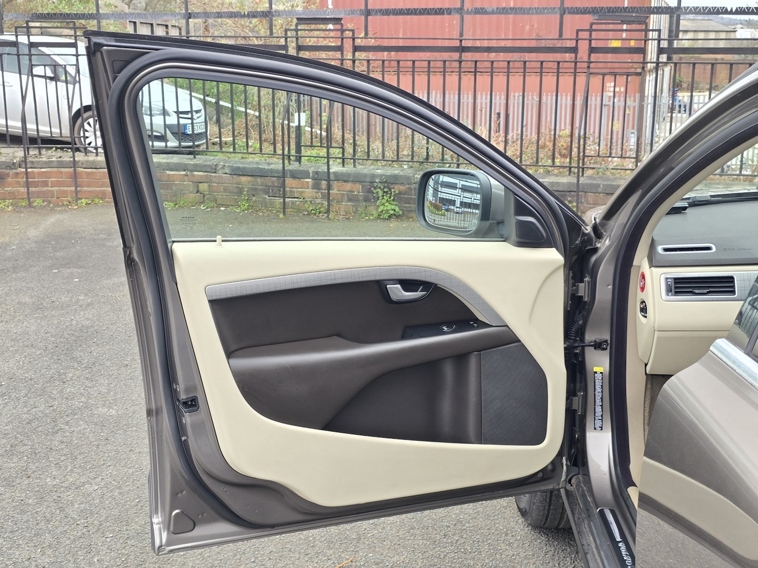 Used Volvo XC70 2009 for sale - 78070465: Photo 32