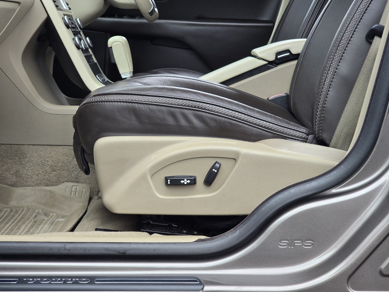 Used Volvo XC70 2009 for sale - 78070465: Photo 33