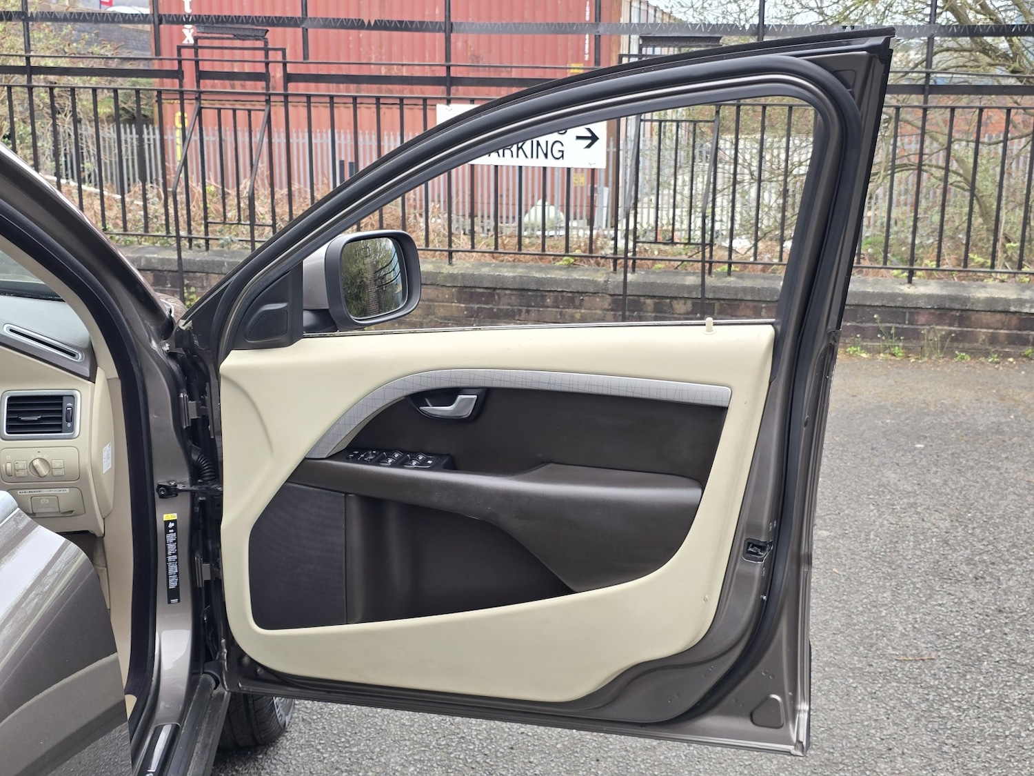 Used Volvo XC70 2009 for sale - 78070465: Photo 36