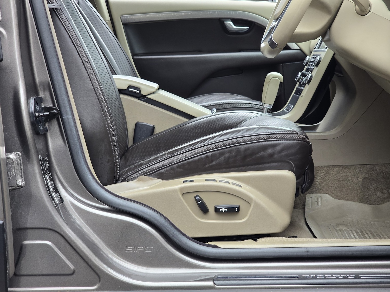 Used Volvo XC70 2009 for sale - 78070465: Photo 37