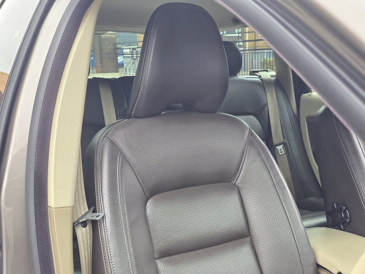 Used Volvo XC70 2009 for sale - 78070465: Photo 38