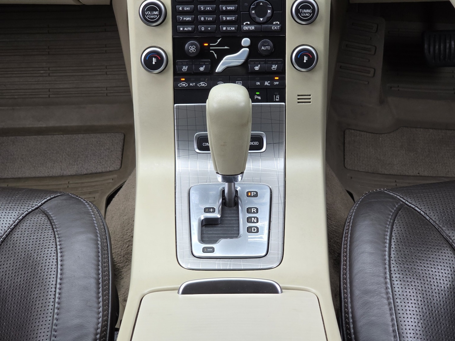 Used Volvo XC70 2009 for sale - 78070465: Photo 44