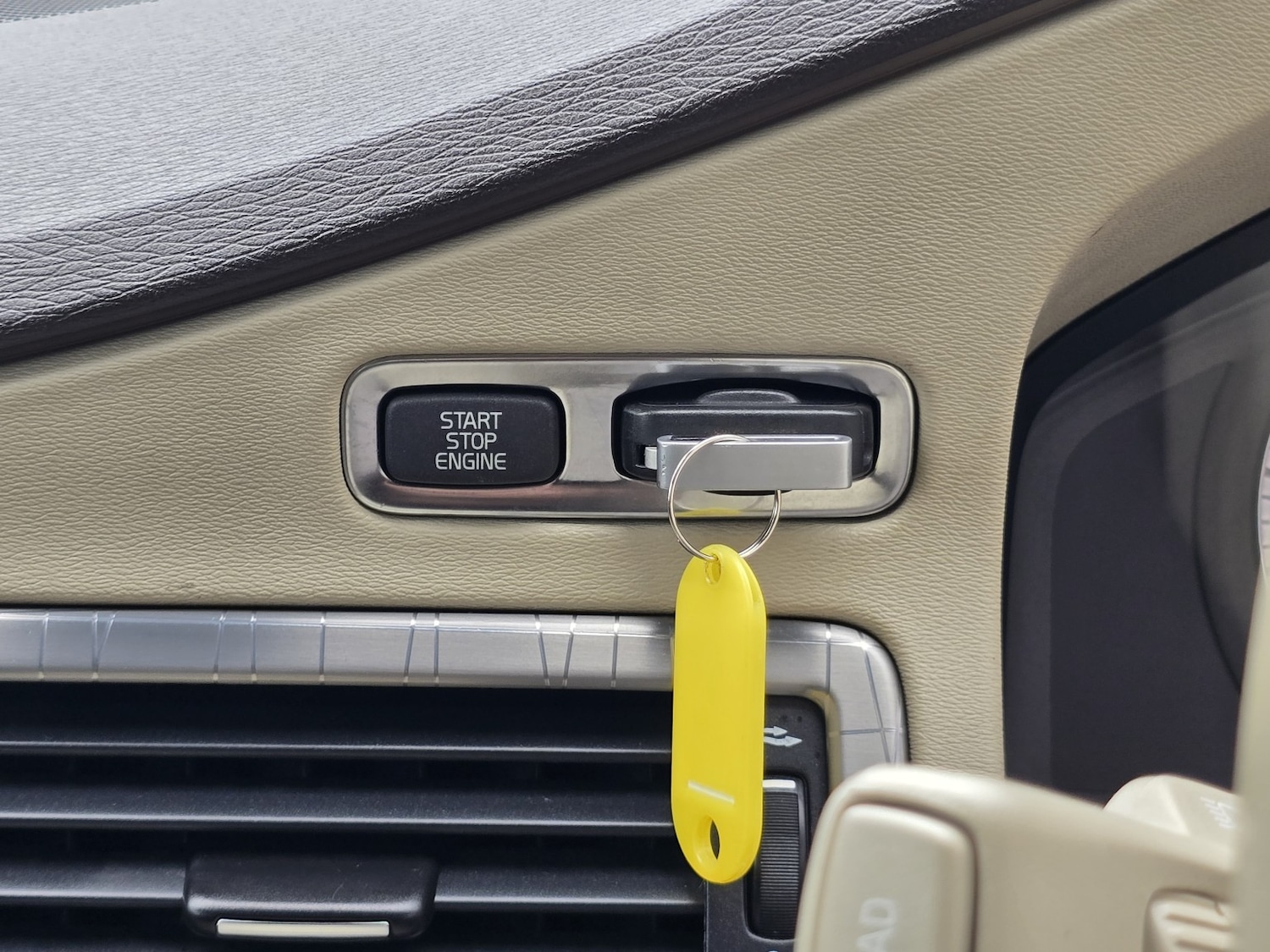 Used Volvo XC70 2009 for sale - 78070465: Photo 52