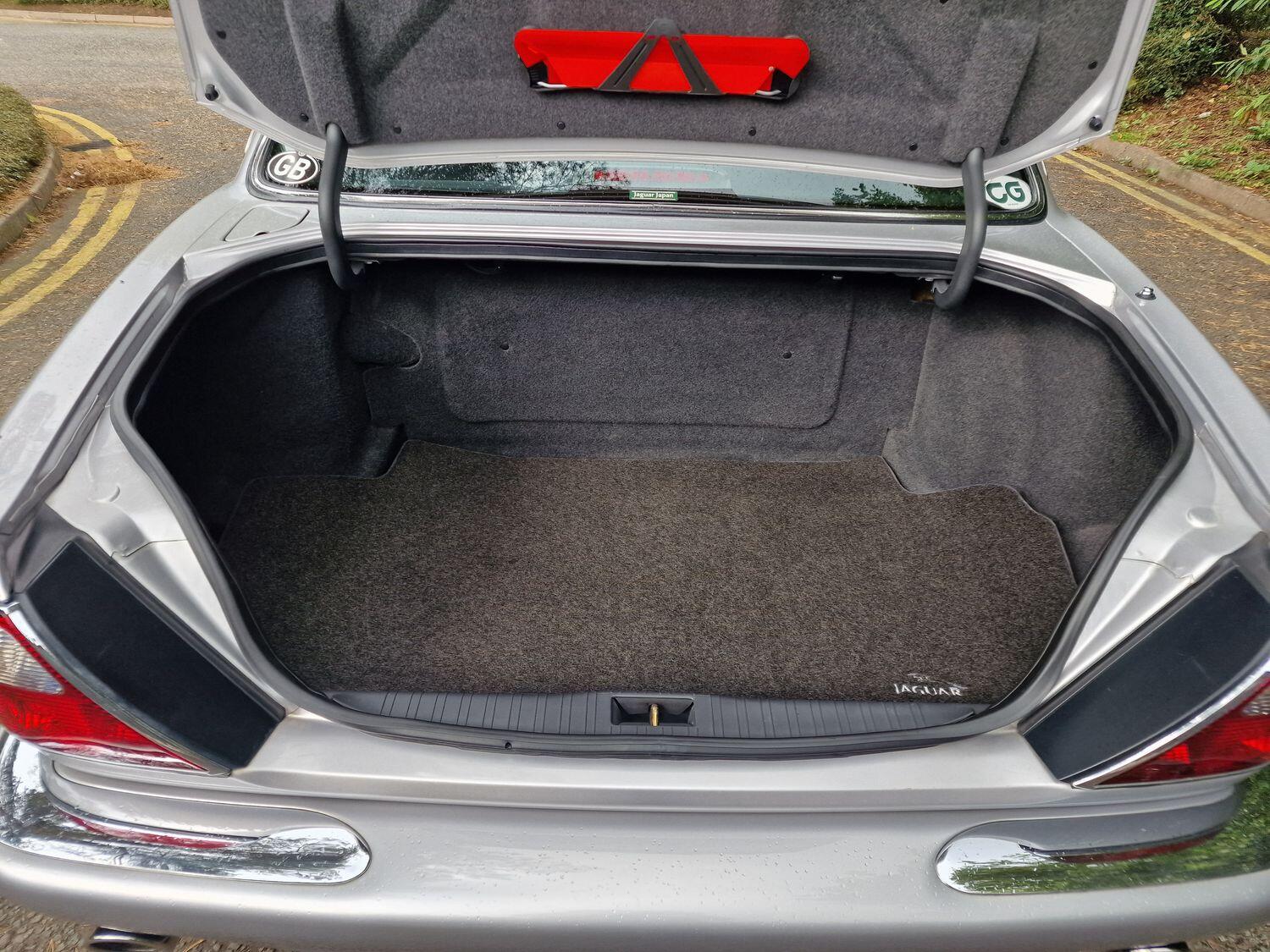 Used Jaguar XJ 2002 for sale - 77189310: Photo 32