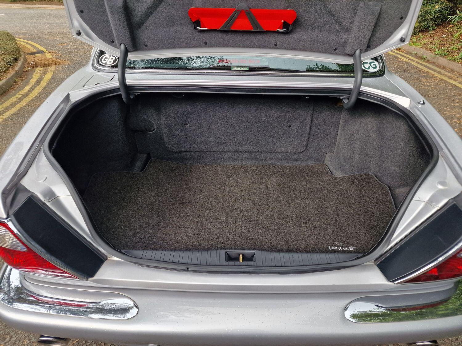 Used Jaguar XJ 2002 for sale - 77189310: Photo 33