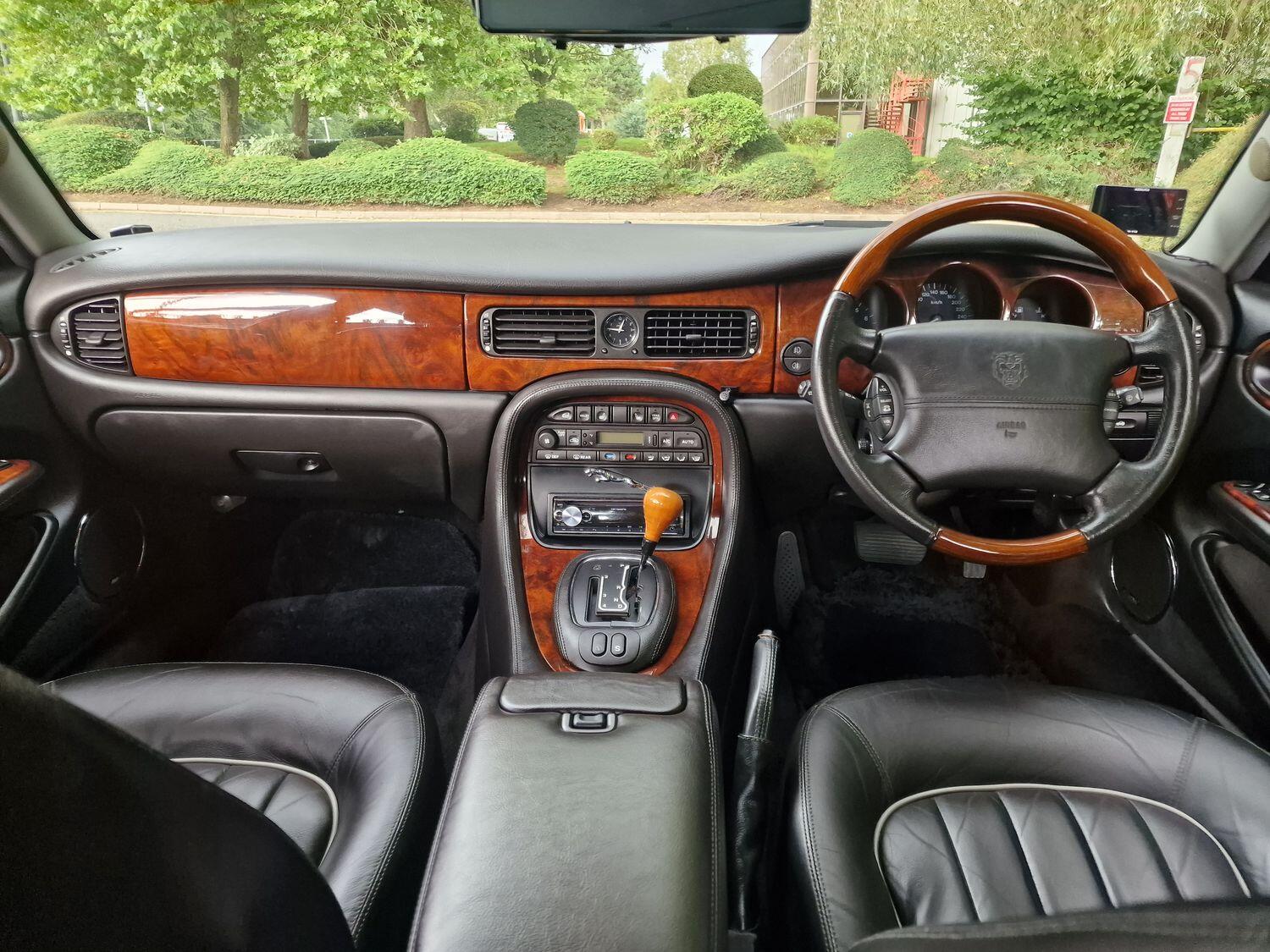 Used Jaguar XJ 2002 for sale - 77189310: Photo 6