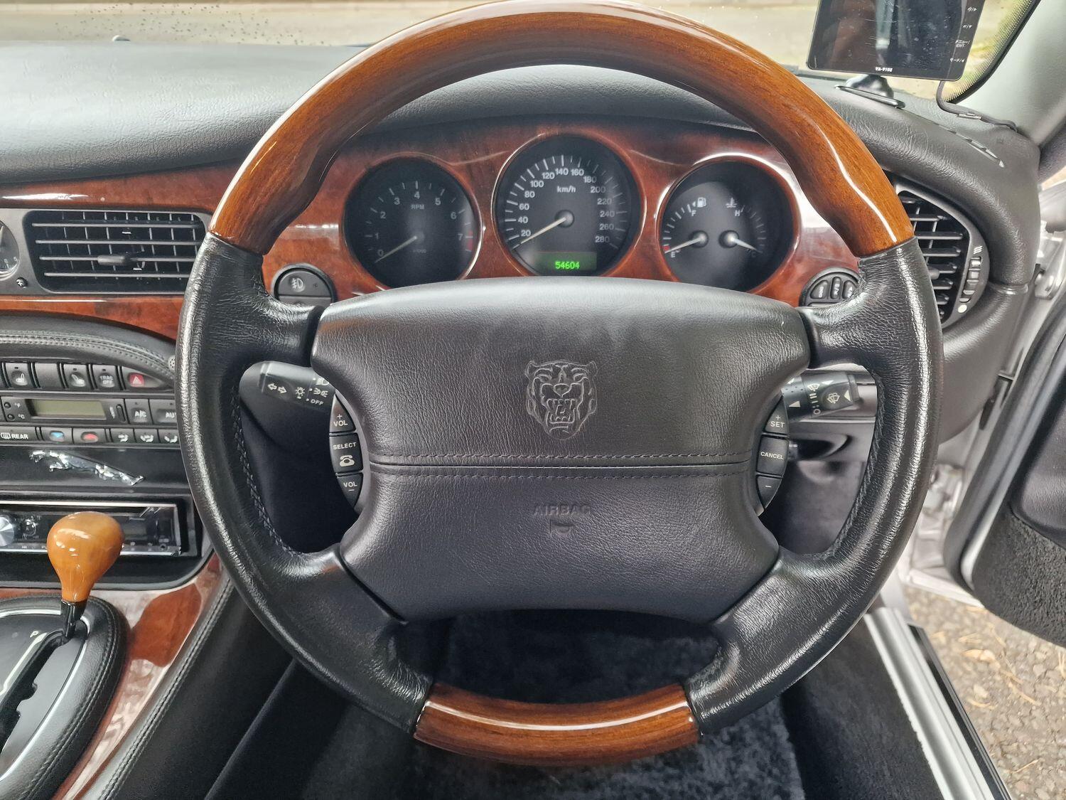 Used Jaguar XJ 2002 for sale - 77189310: Photo 61