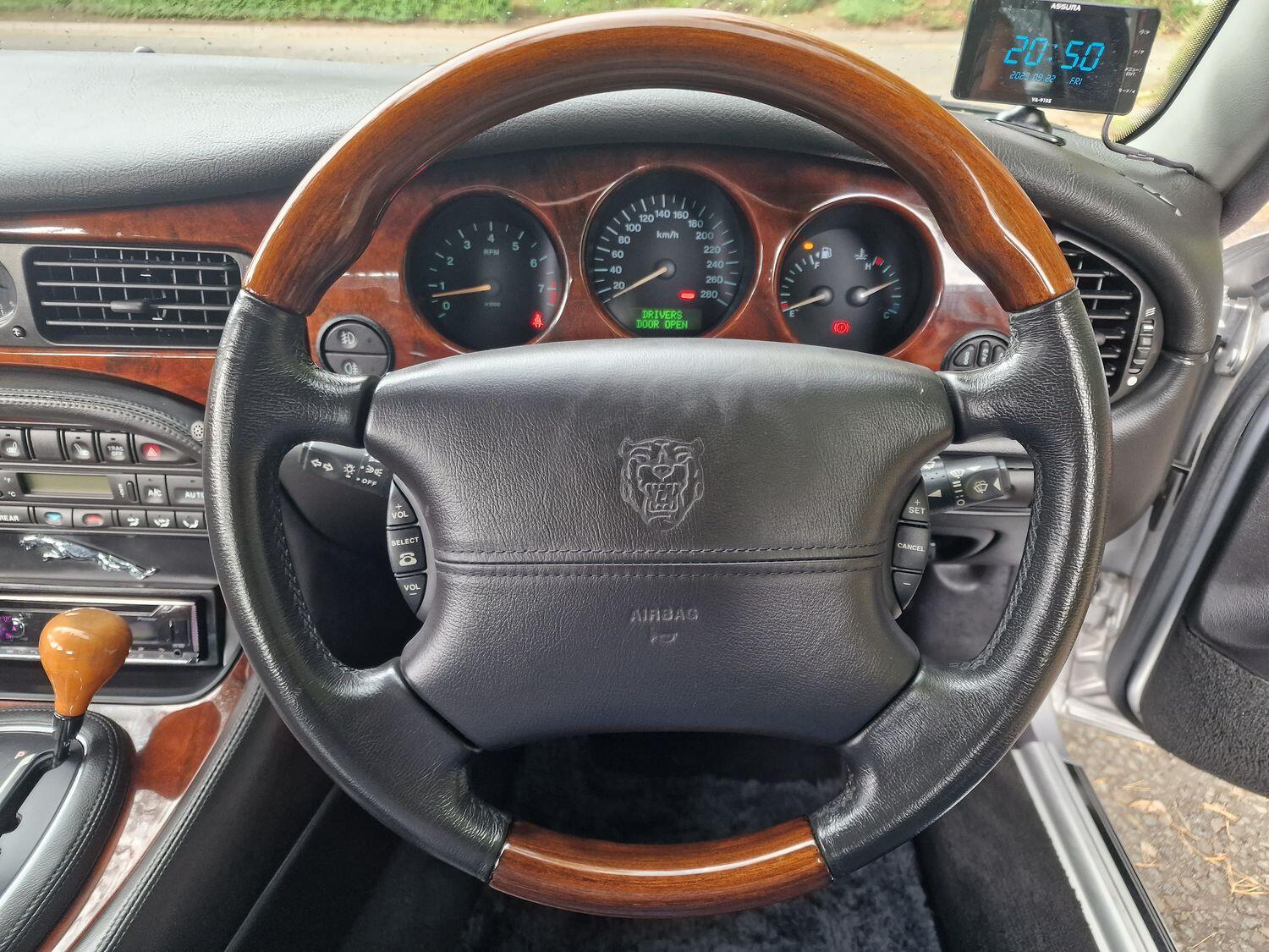 Used Jaguar XJ 2002 for sale - 77189310: Photo 8