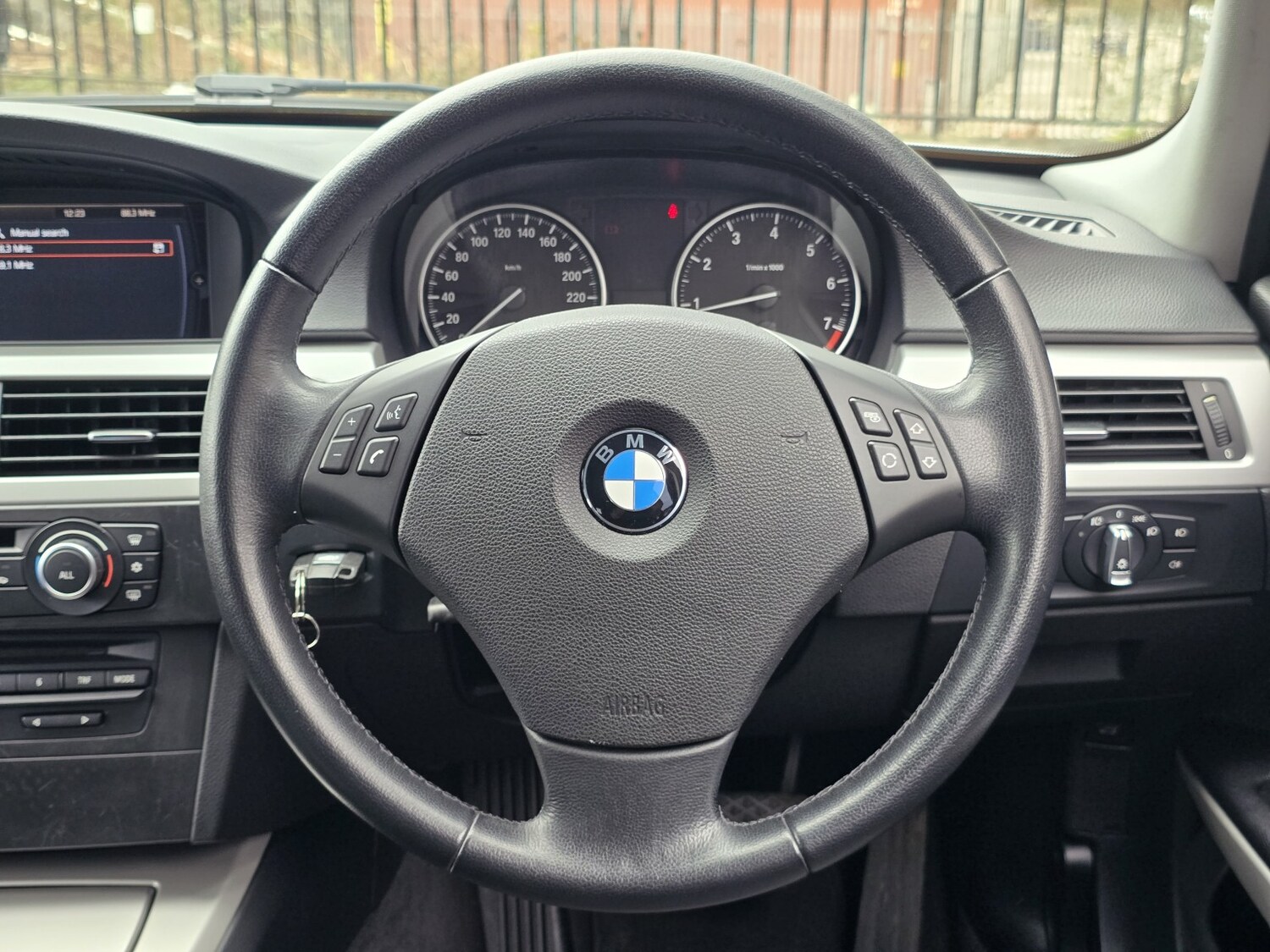 Used BMW 3 Series 2011 for sale - 78125237: Photo 40