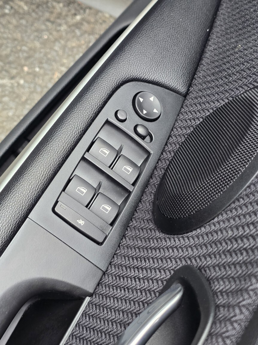 Used BMW 3 Series 2011 for sale - 78125237: Photo 46