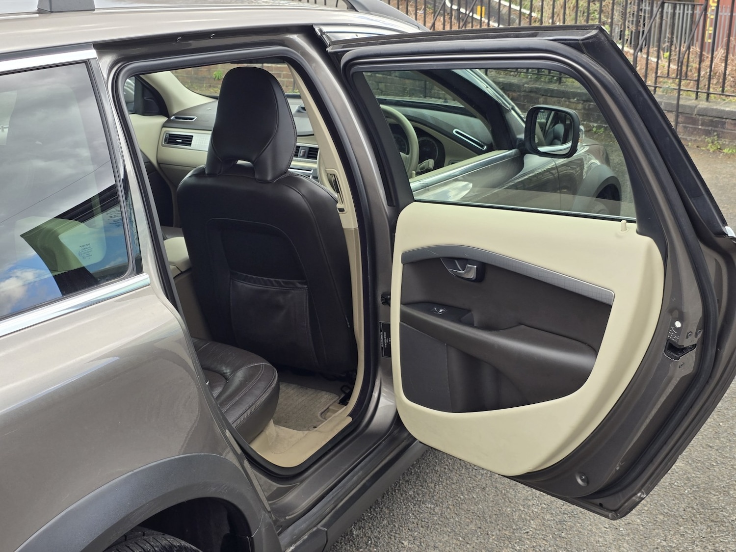 Used Volvo XC70 for sale - 78098327: Photo 27