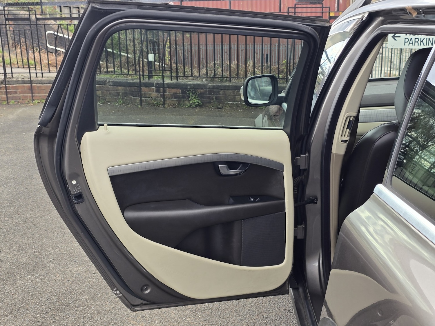 Used Volvo XC70 for sale - 78098327: Photo 28