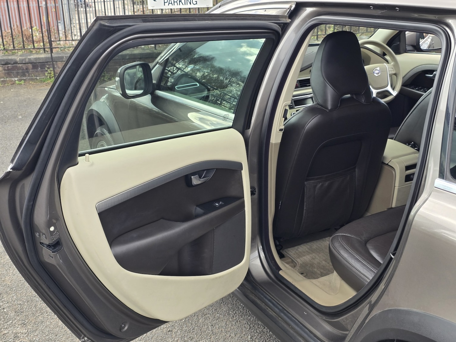 Used Volvo XC70 for sale - 78098327: Photo 29