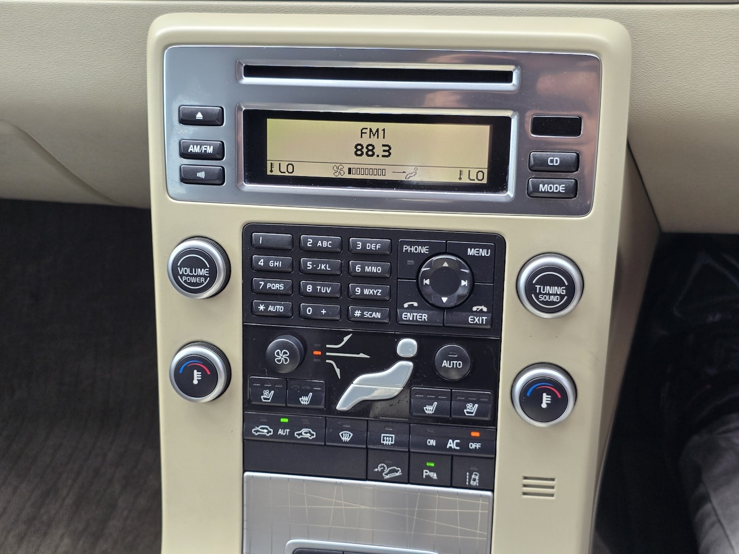 Used Volvo XC70 for sale - 78098327: Photo 44