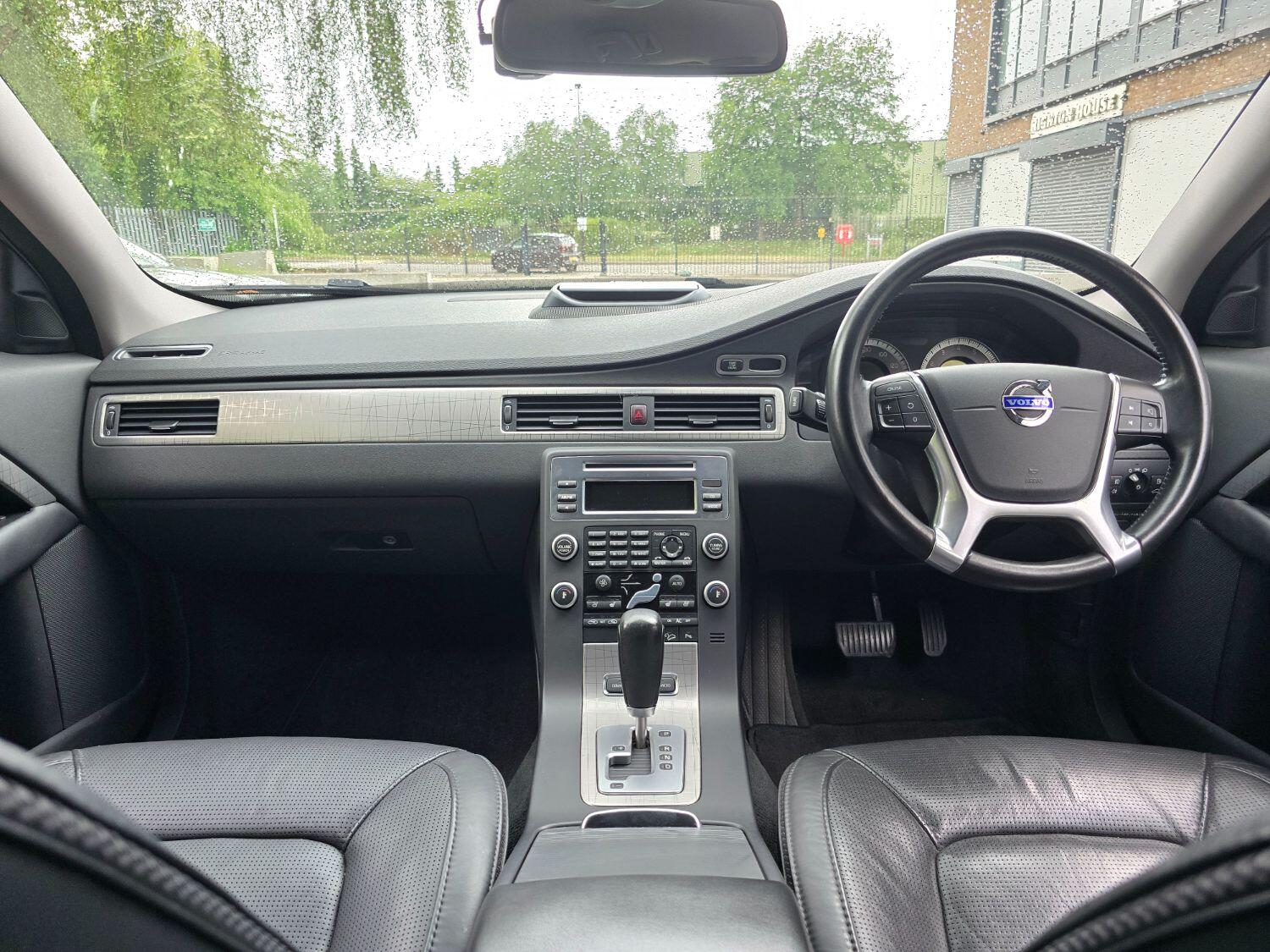 Used Volvo XC70 2010 for sale - 77189304: Photo 2