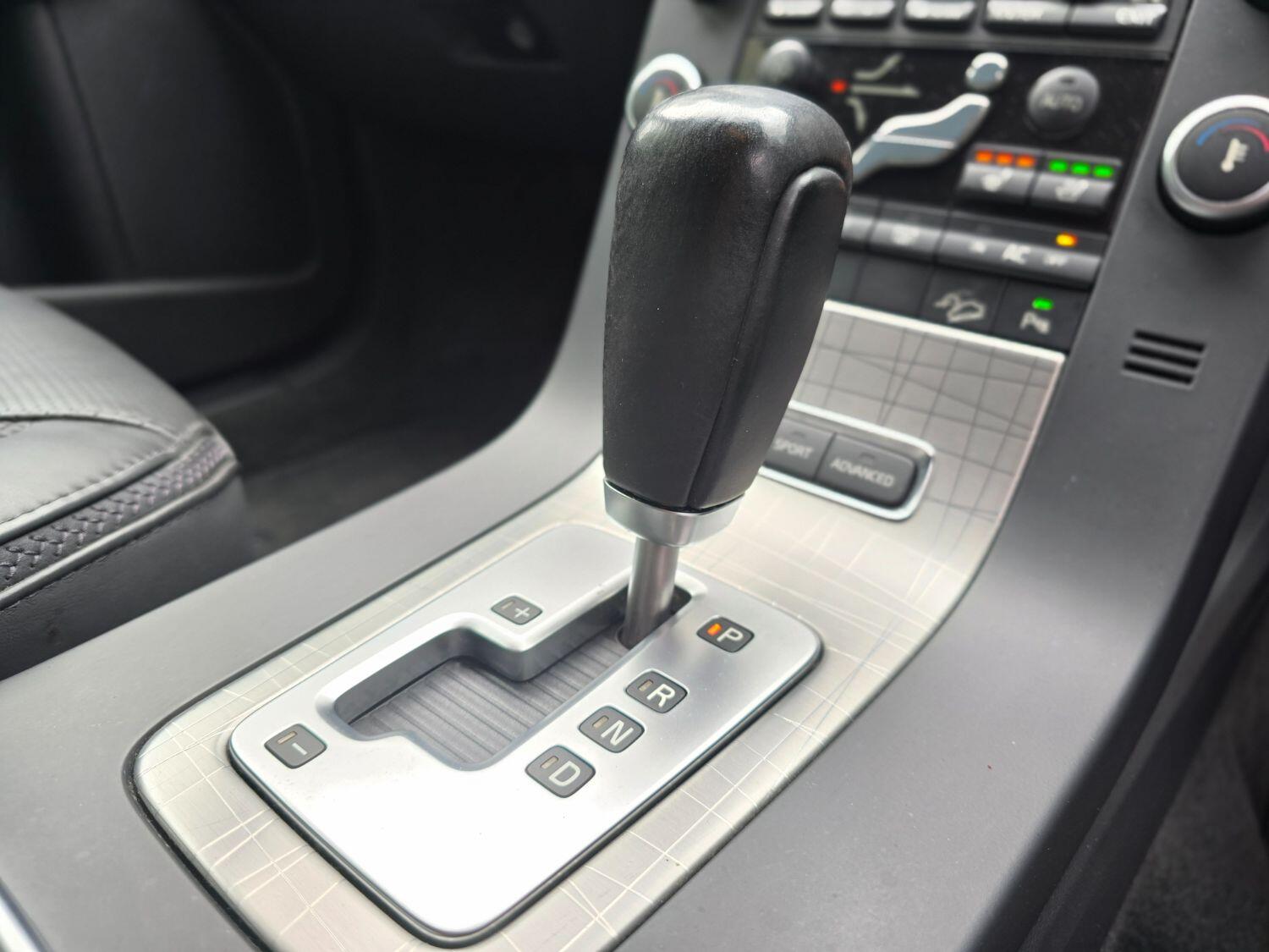 Used Volvo XC70 2010 for sale - 77189304: Photo 21